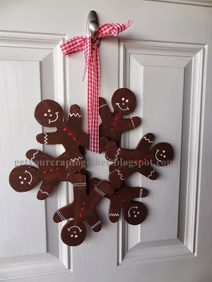 Do you love gingerbread men?  Check out this quick tutorial on how to make a gingerbread man wreath to hang up during the holiday season