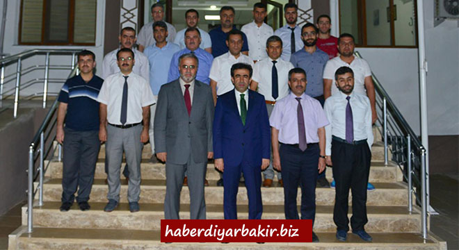 Diyarbakır Valisi Güzeloğlu'ndan il müftülüğüne ziyaret Diyarbakır Valisi Güzeloğlu'ndan il müftülüğüne ziyaret
