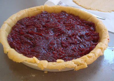 preparación del pastel de grosella