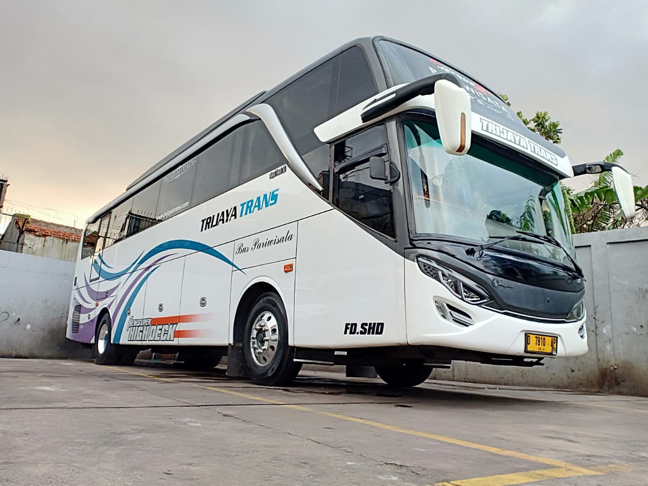 Trijaya: Mengarungi Jalan Raya, Mengukir Kenangan Wisata di Bandung dan Sekitarnya