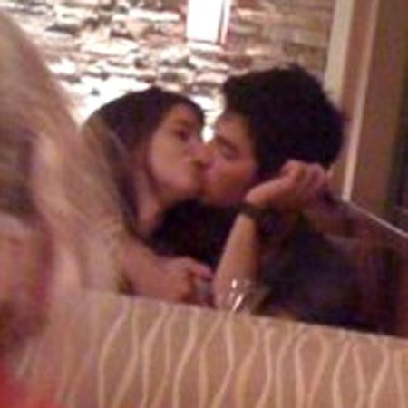  Jonas  Demi Lovato Kissing on Joe Jonas Ashley Greene Kissing Jpg