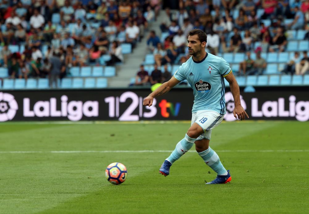 El lateral derecho que puede jugar como central o lateral izquierdo Celta de Vigo Moi Celeste El lateral derecho que puede jugar como central o lateral izquierdo Celta de Vigo Moi Celeste