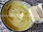 Cremsnit preparare reteta crema de vanilie - incorporam untul