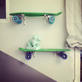 Mi universo #diy: Nuevos usos: monopatín convertido en balda