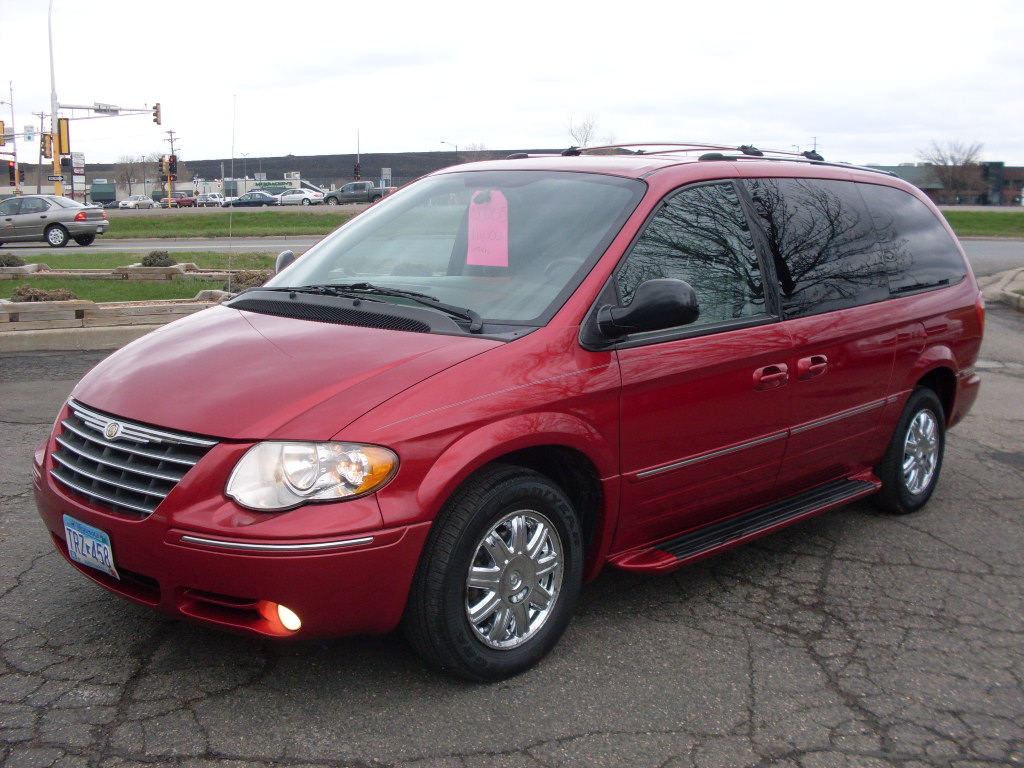 Ride Auto: 2005 Town & Country