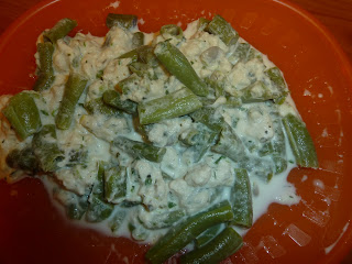 Pastai verzi cu carne de curcan si sos de smantana