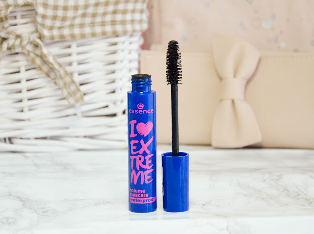 Lana Talks | Essence I Love Extreme Volume Mascara Waterproof 