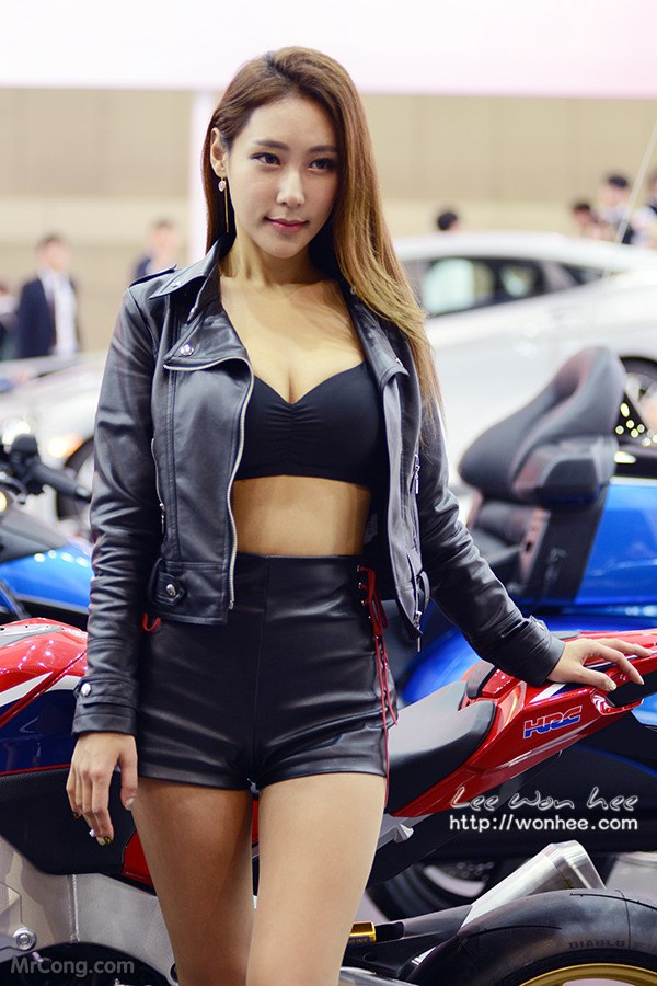 Kim Tae Hee&#39;s beauty at the Seoul Motor Show 2017 (230 photos) photo 4-11