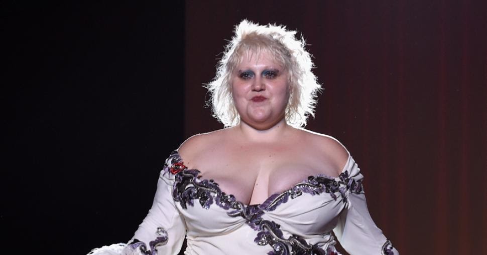 girls-with-beth-ditto-boob-tube-video