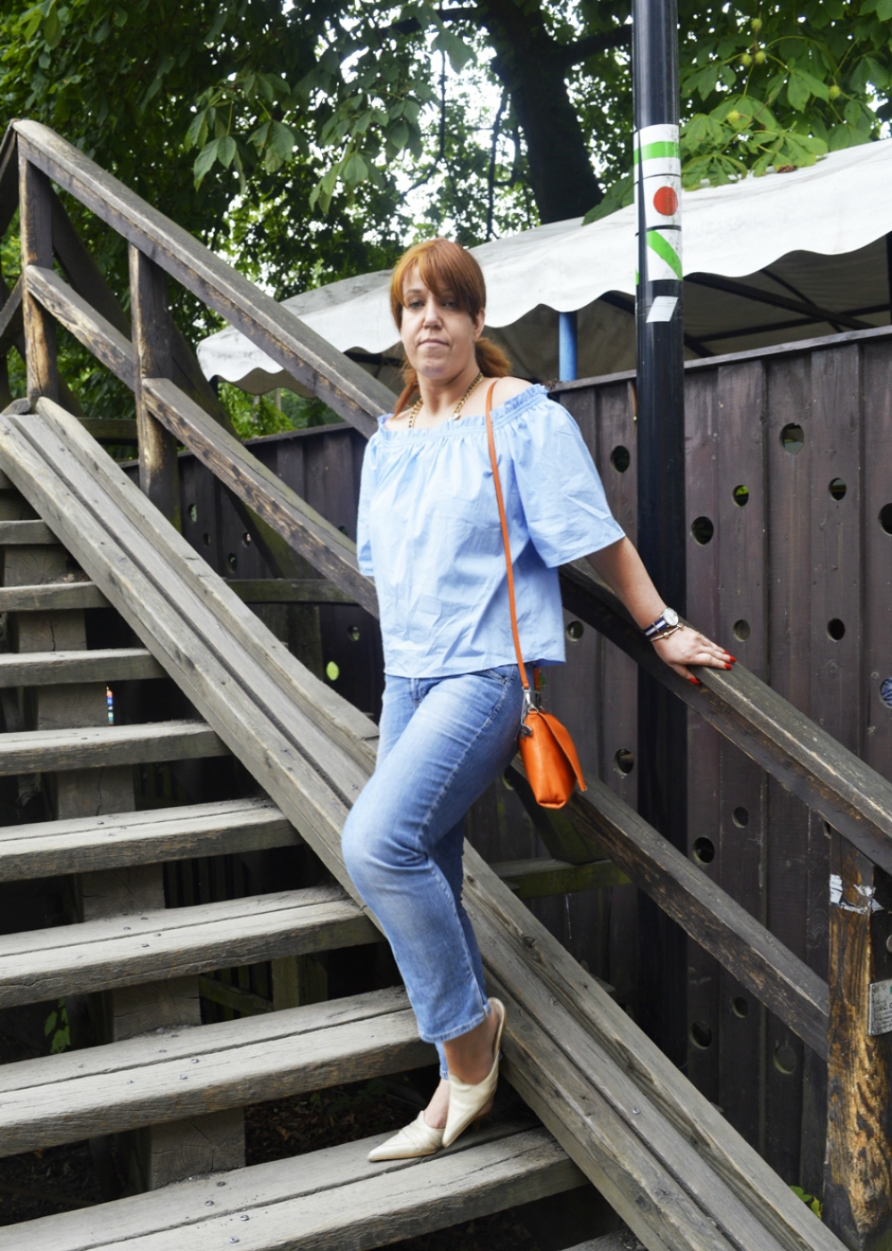 Blue Offshoulder - Summer Outfit with MAC Jeans, Off Shoulder Blouse and Leather Mules, combined with a papaya coloured Picard crossbody Bag - posted by Annie K, Fashion Blogger, Founder, CEO and writer of ANNIES BEAUTY HOUSE - a german fashion and beauty blog