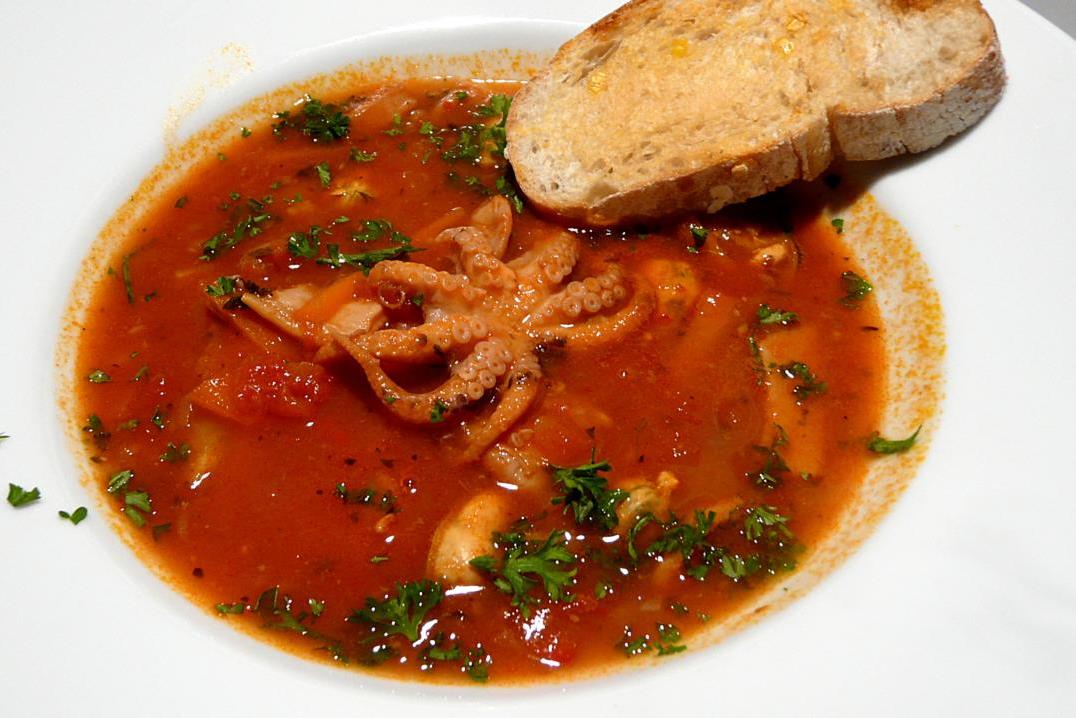 Kulinarische Welten zu Fisch- und Meeresfrucht: Tomatensuppe mit ...