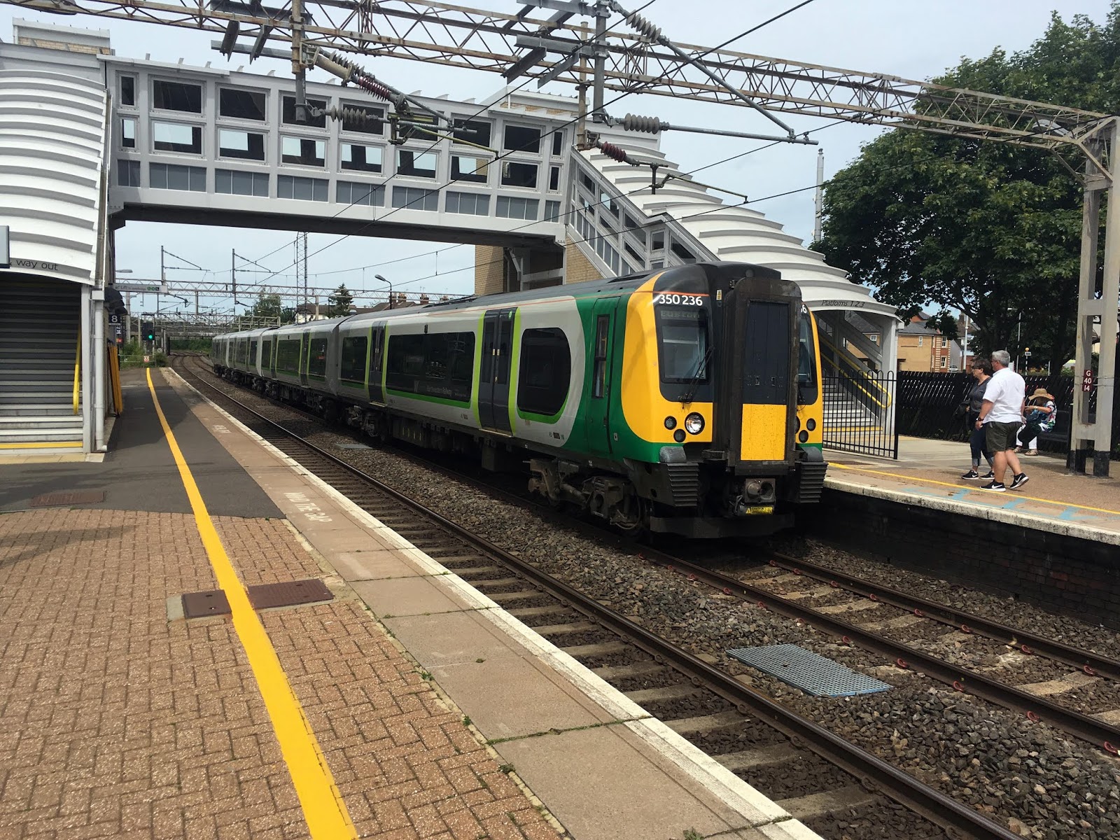 Calling at... British railway stations Leighton Buzzard (LBZ)