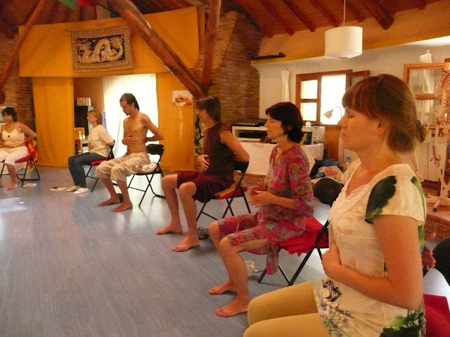 2009年スペインで瞑想としての呼吸をシェアするアナーシャ