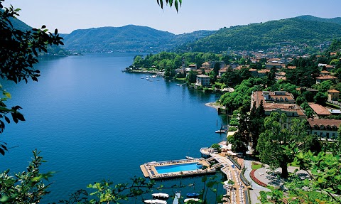 A Lake-side Gelato at Lake Como - Tourist Destinations