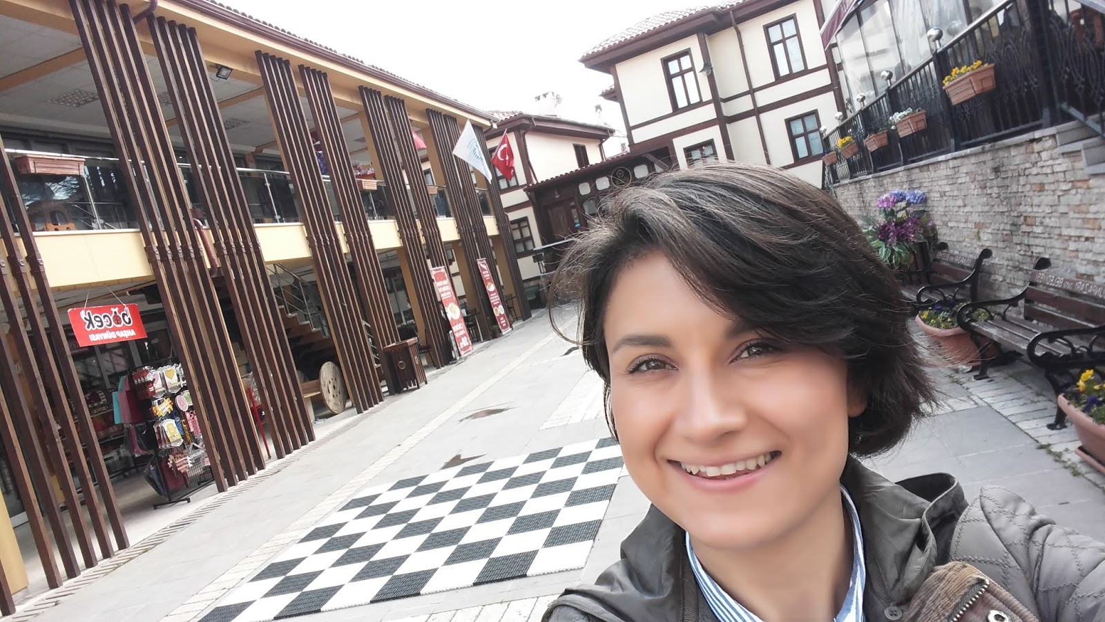 Adım Adım Geziyorum Eskişehir�de Çibörek ya da Çiğ Börek Nerede Yenir?