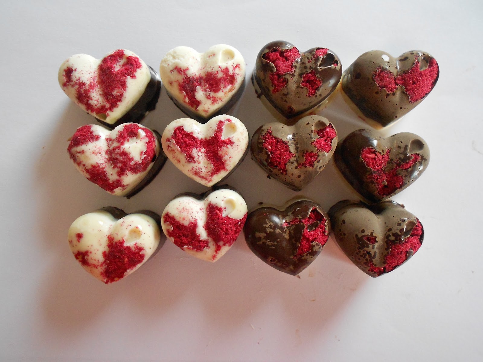 Maja&amp;#39;s little bakery: Schoko Himbeerherzen schwarz &amp; weiß