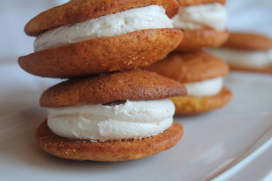 Whoopie pies de calabaza rellenos de crema de vainilla