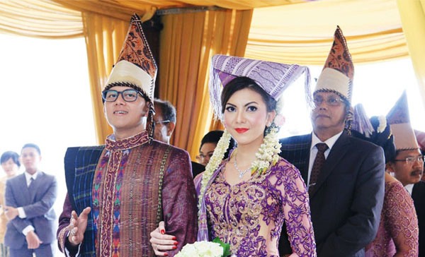 model kebaya pesta orang batak 