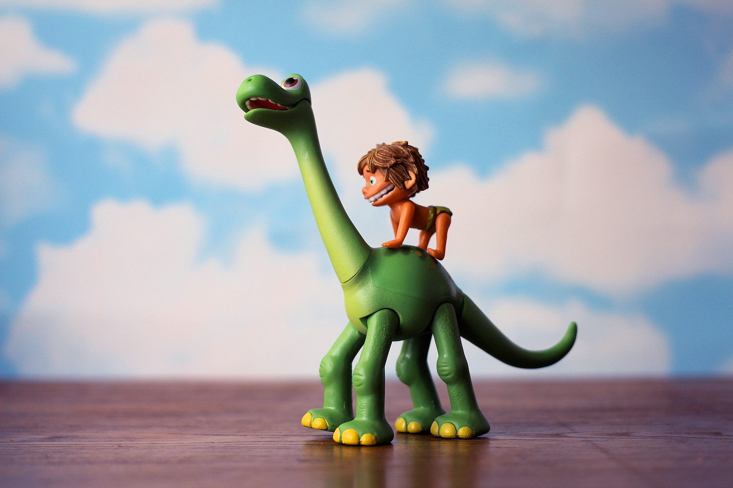 арло динозавр мультфильм. арло и дружок. хороший динозавр арло. мультфильм 2006 пиксар. хороший динозавров слушать.