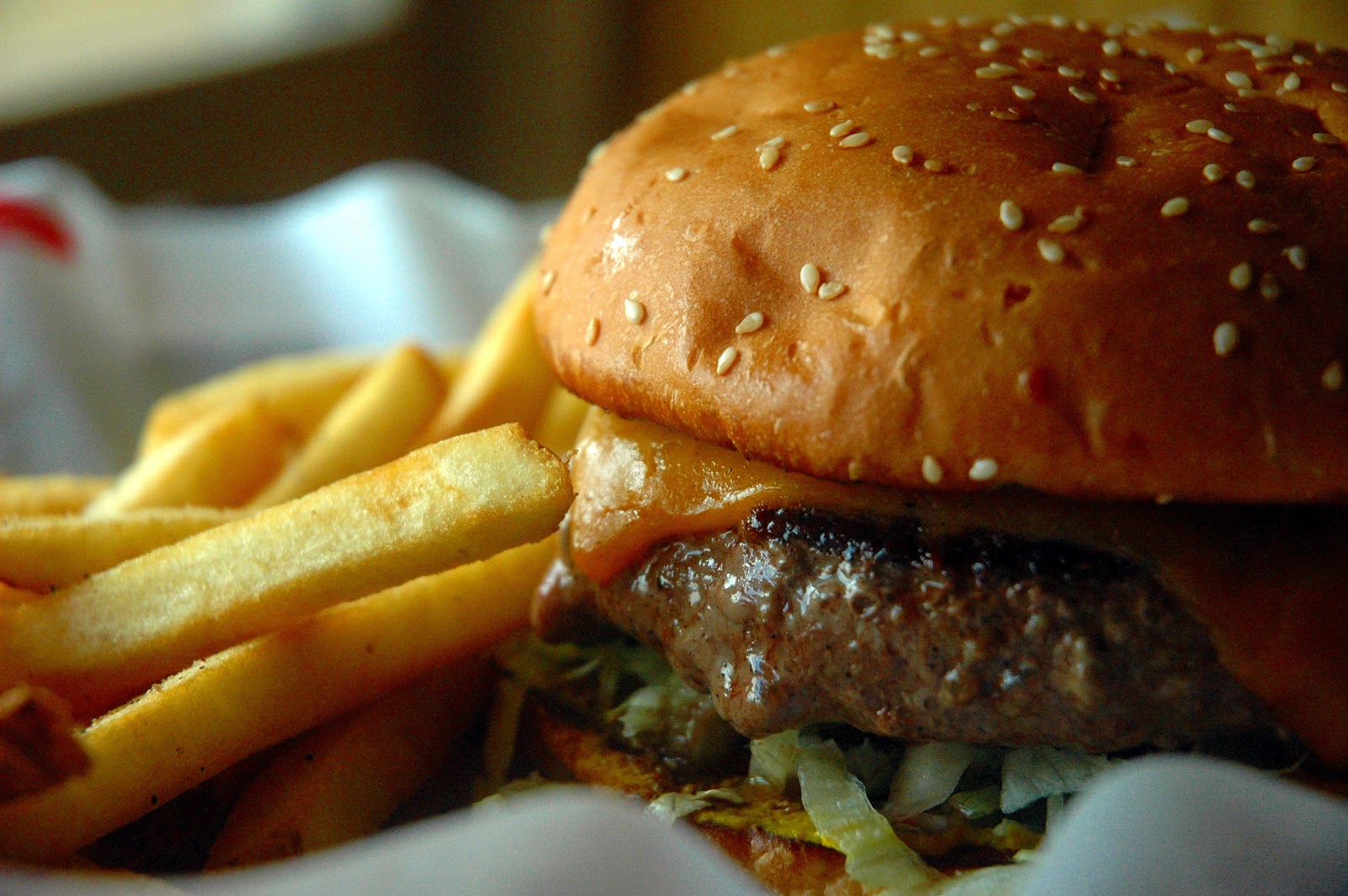 DUDE FOR FOOD Chili's Classic Oldtimer with Cheese