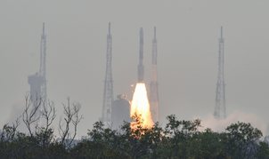 India-created-history-by-successfully-launching-amisat-28-foreign-satellites