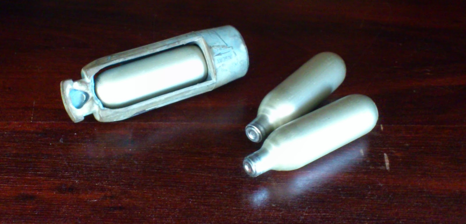 the Ginslinger Syphon bottle/Soda water (Yale)