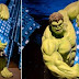 Estátua em tamanho real do Hulk é atração em shopping de São Caetano