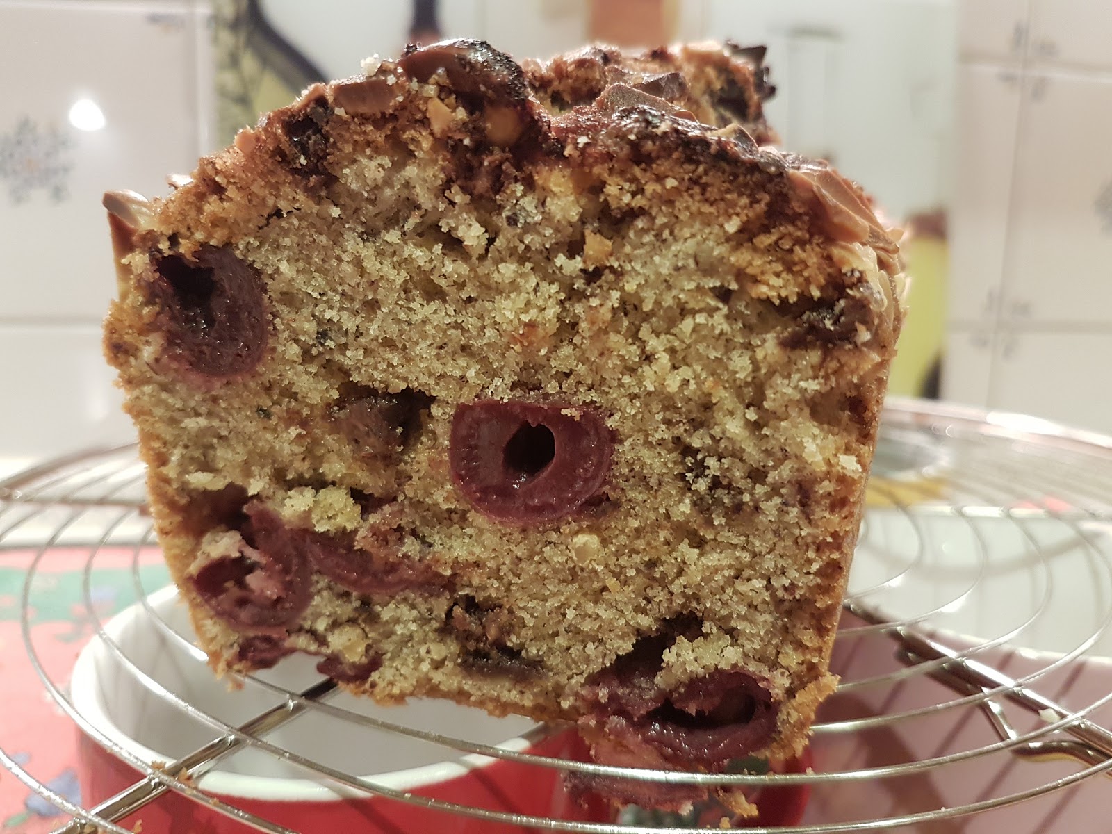 Aus dem Lameng: Rührkuchen mit Nuss, Kirschen und Schokoladen Stückchen