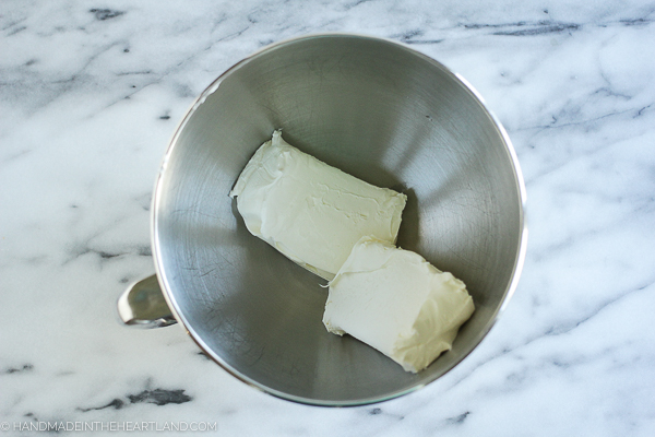 How to make pumpkin cheesecake dip.