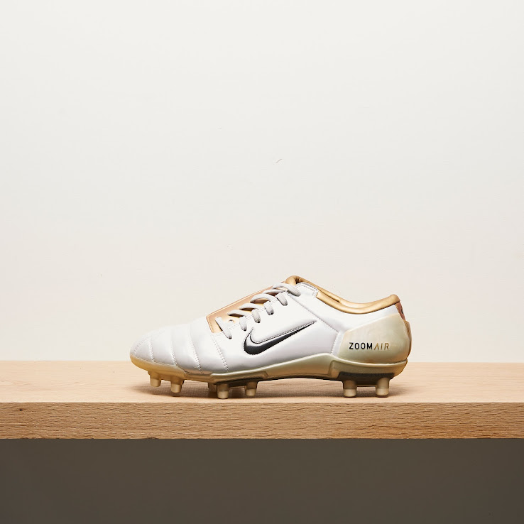 rio ferdinand's nike total 90s football boots
