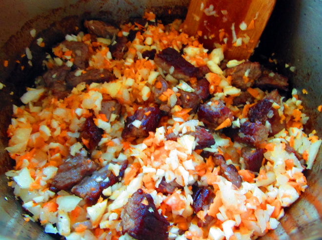 Elephant soup by Laka kuharica: add mirepoix to the meat, cook.