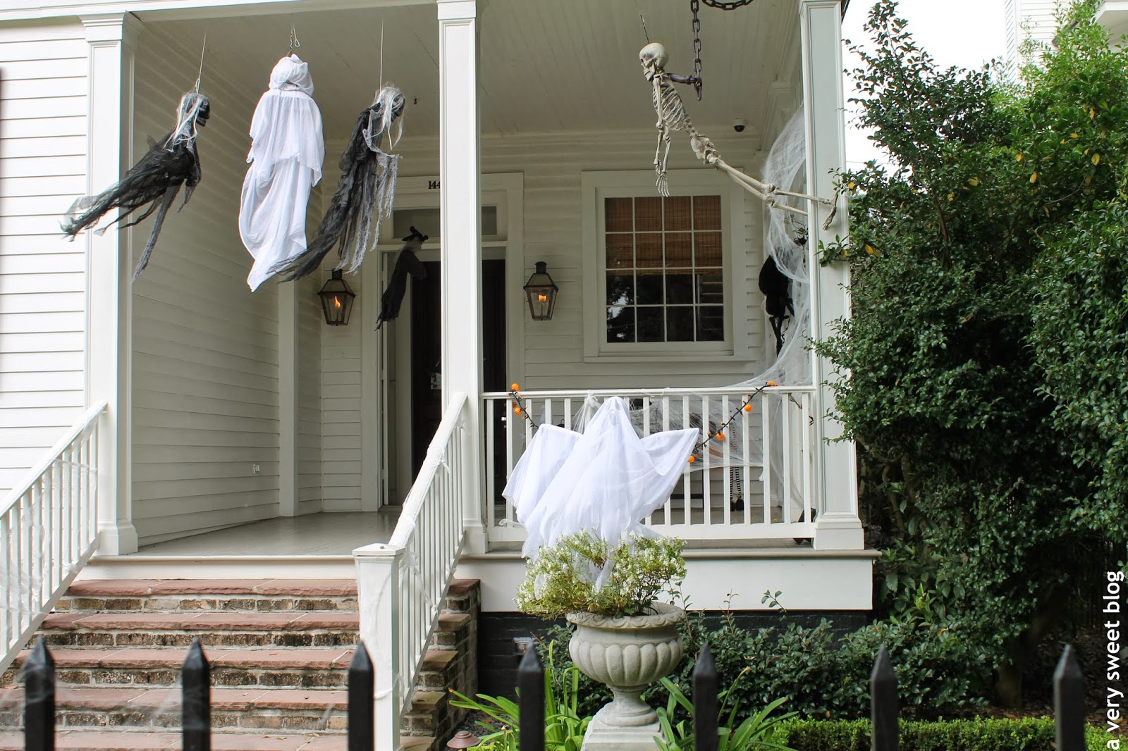 Halloween Decorated Homes New Orleans 2013 A Very Sweet Blog