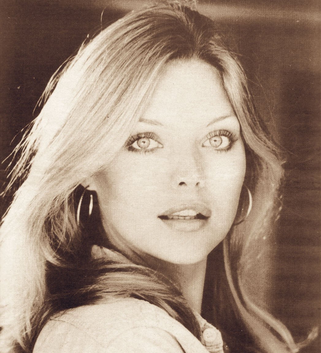 http://2.bp.blogspot.com/-6q8w4xYQhNM/T7M1BrDlB6I/AAAAAAAACdI/Ugk3wxUiwps/s1600/Michelle-Pfeiffer-michelle-pfeiffer-6735175-1047-1200.jpg