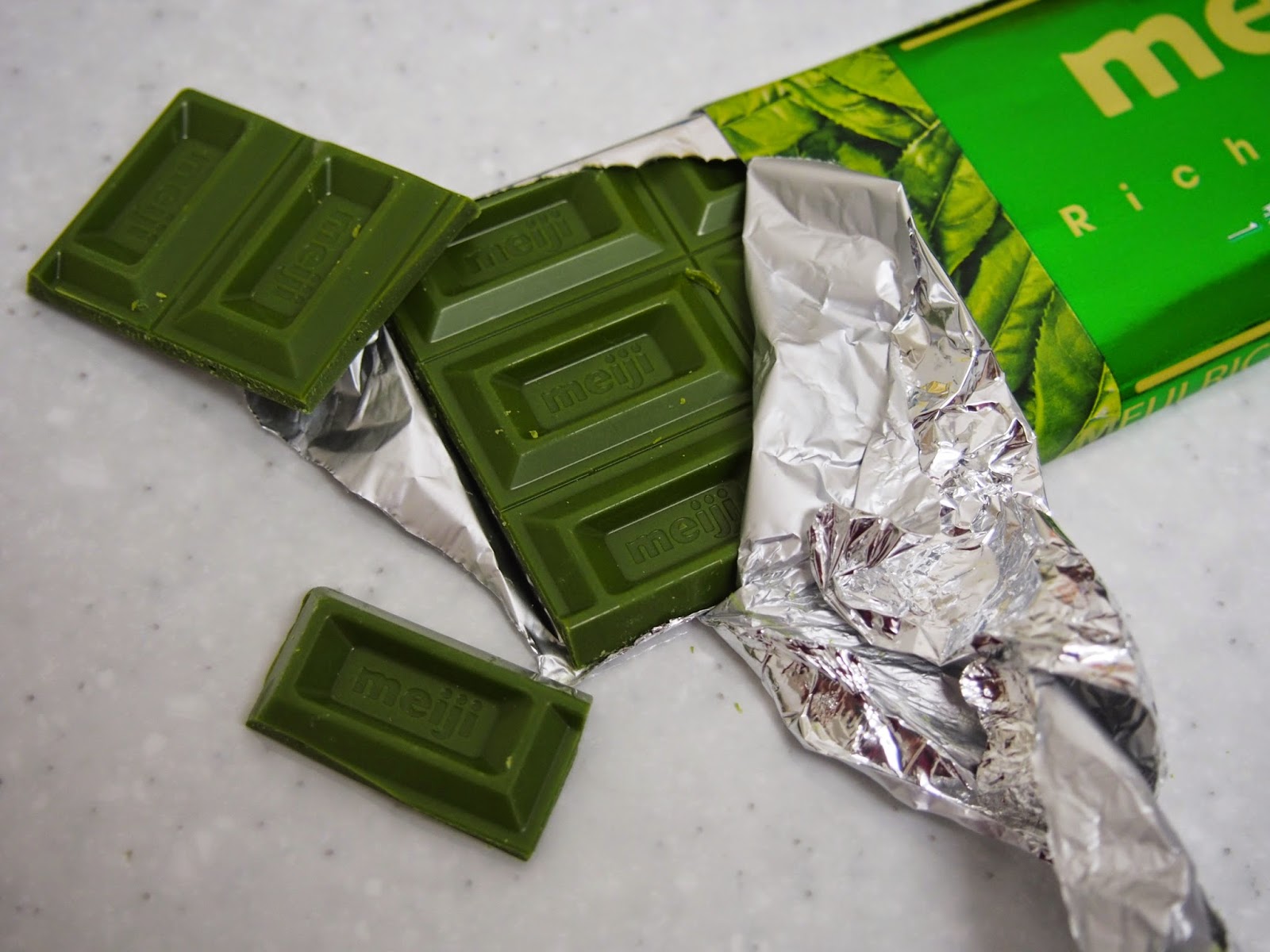 зеленый шоколад. шоколад с зеленым чаем. темно зеленый шоколад. шоколад с зеленым чаем. шоколад с зеленым чаем.