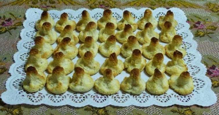 Què hi ha de postres?: Panellets de coco image of Què hi ha de postres?: Panellets de coco