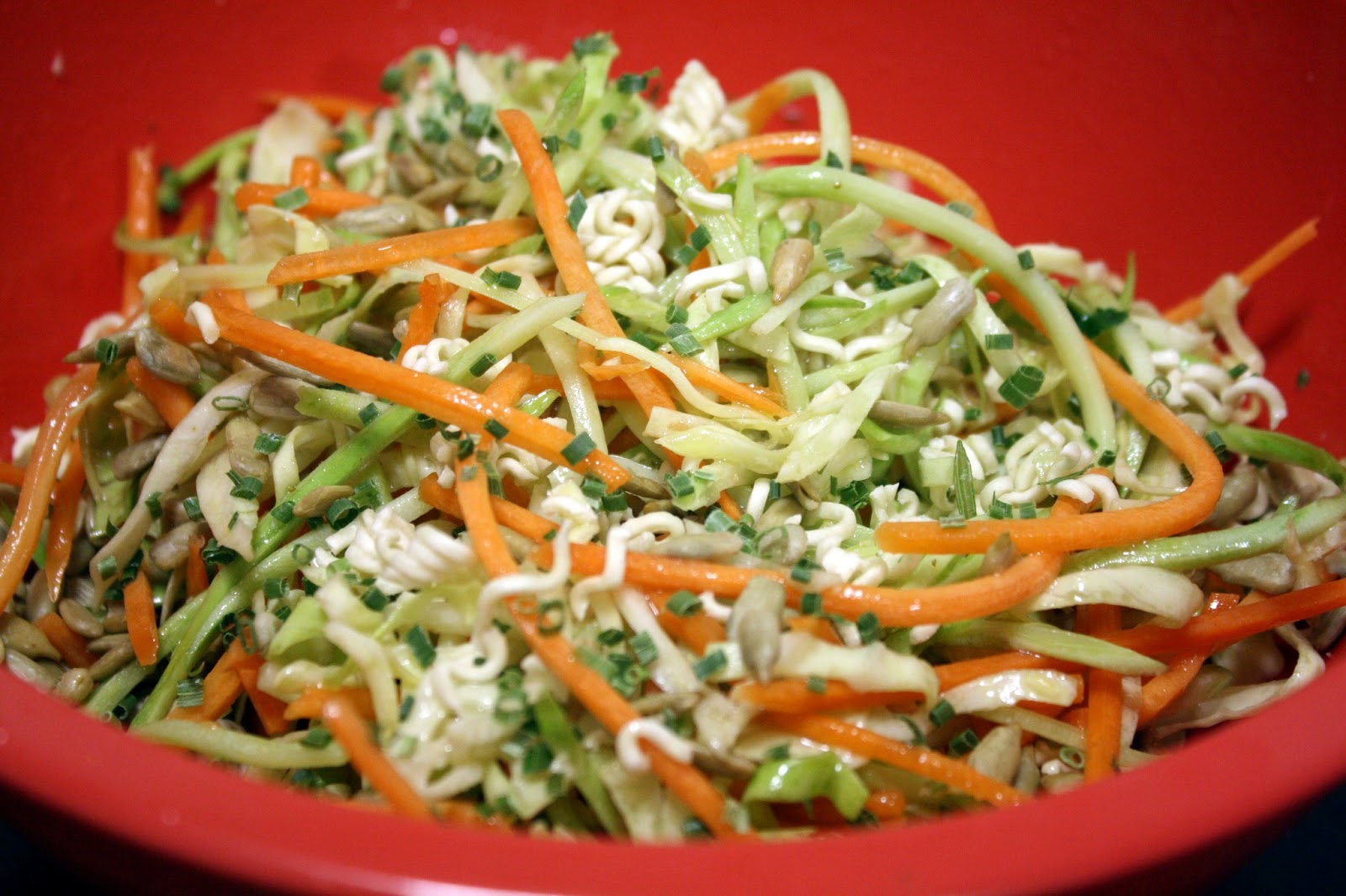 MakeMeals Mama Broccoli, Cabbage & Carrot Slaw with Ramen & Sunflower