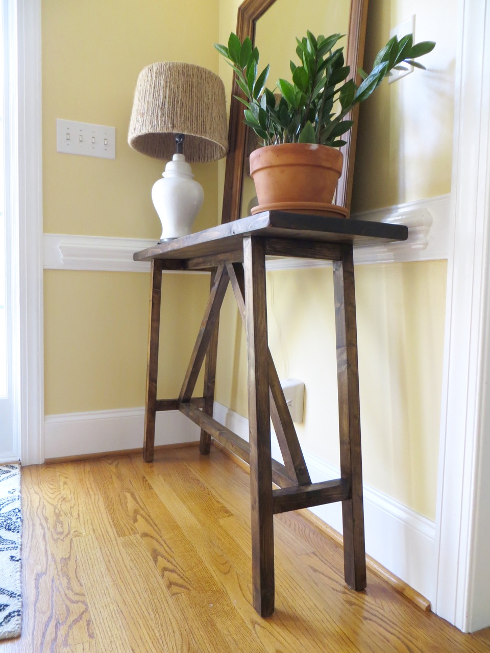 The Project Lady - DIY – Tutorial for Making a Basic Entryway Table