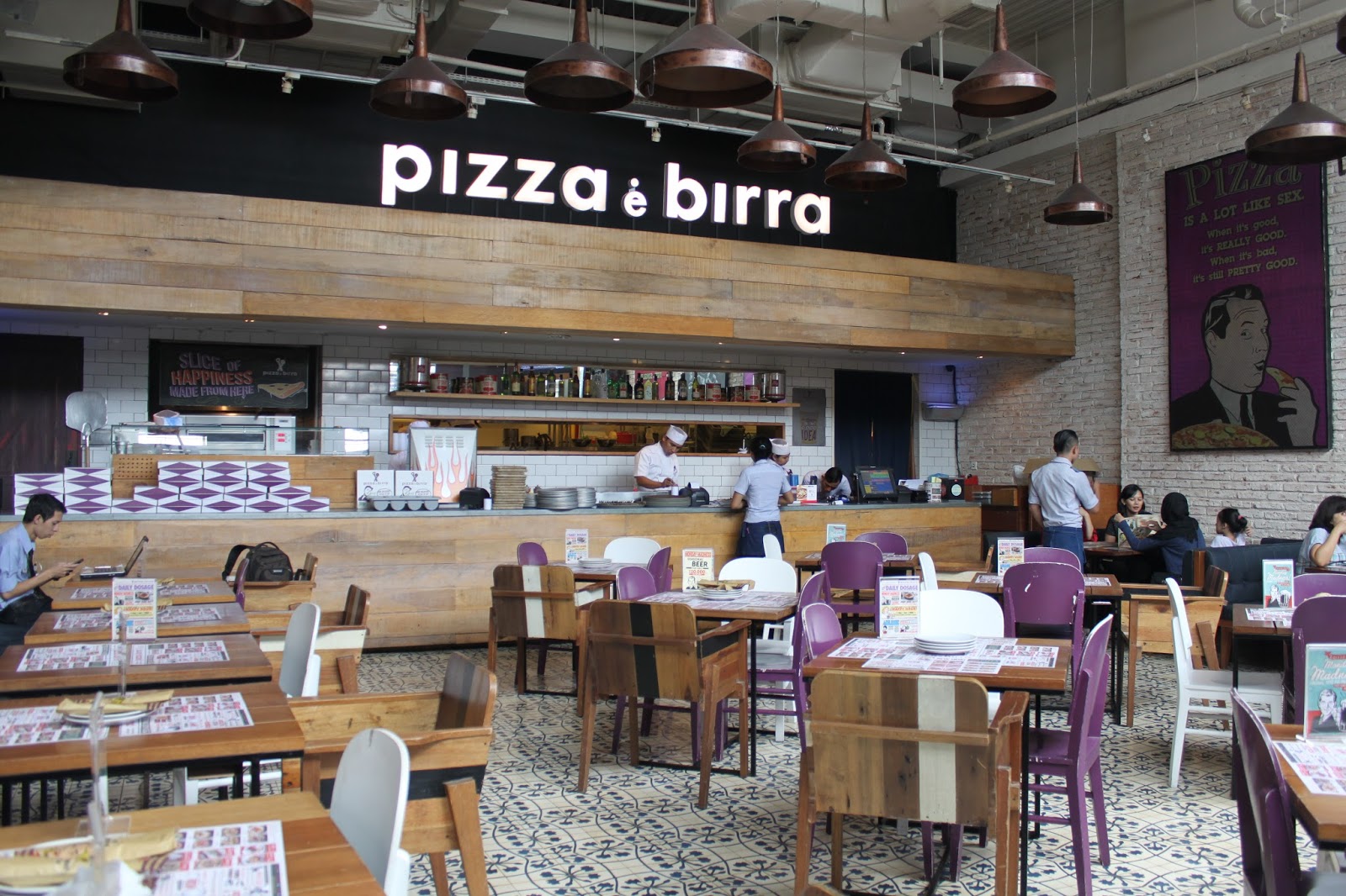 Pizza è Birra (PVJ Bandung) et l'amour