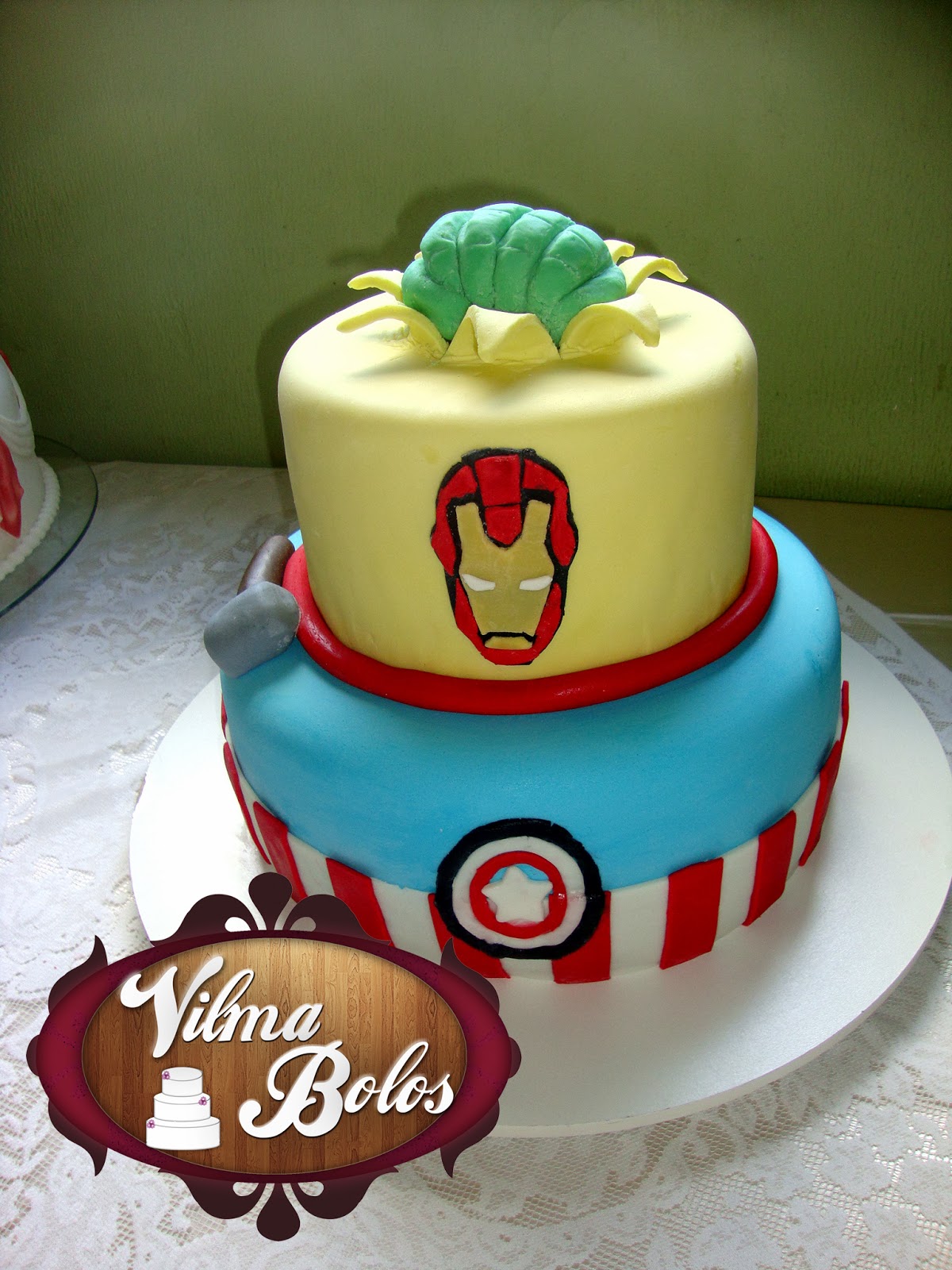 Bolos e Docinhos para Uberlândia e Região Bolo com Cobertura de Pasta