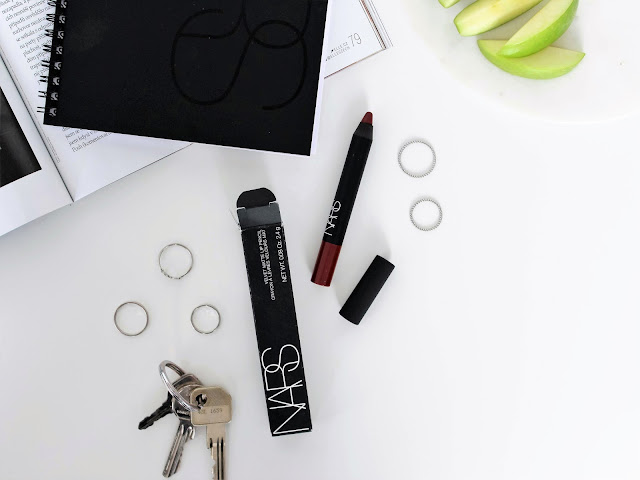 nars-velvet-matte-lip-pencil rtenka v tužce nars consuming red