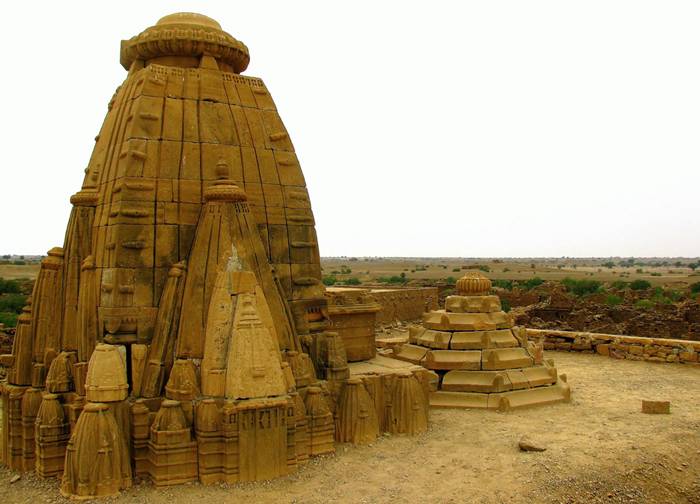 Kuldhara village near Jaisalmer has a very unique history! It is said that the residents of 84 neighboring villages including Kuldhara vacated the villages overnight around 170 years back!! No one is sure where they have gone, but they are believed to have migrated to a place somewhere near Jodhpur. The residents were Paliwal Brahmans — said to be very intelligent, and residing there for about 500 years. So what made them do such an act? Stories say that the ruler of these villages pounded the Paliwals with heavy taxes and treated them very inhumanly; the ruler was unethical and forceful to them. They had no alternative, but to vacate all the 84 villages overnight and just disappear from the vision and reach of the ruler.  When the Paliwals left the villages, they left a curse that nobody can inhabit the villages ever. Residents of Jaisalmer say that there have been some attempts by some families to stay there, but they did not succeed.