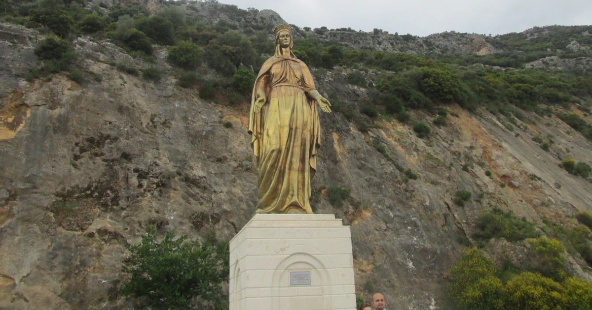 Кушадасы памятник голубям
