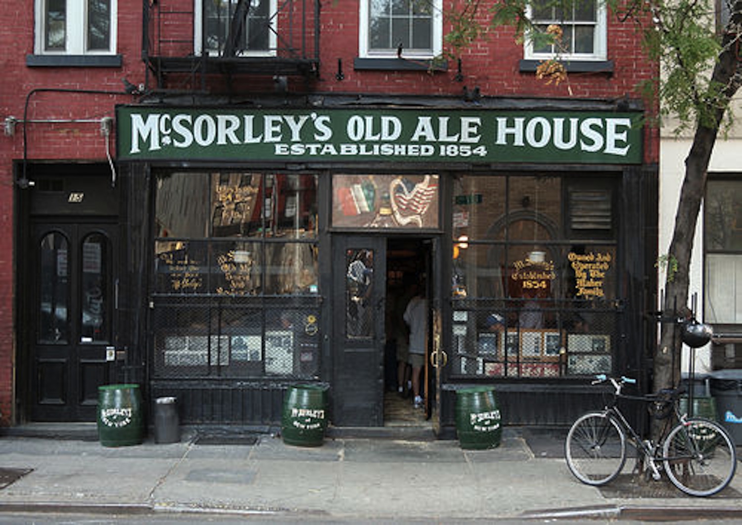 Traveling Roadmantics McSorleys A Family Tradition 5-oldest-irish-bars-in-nyc