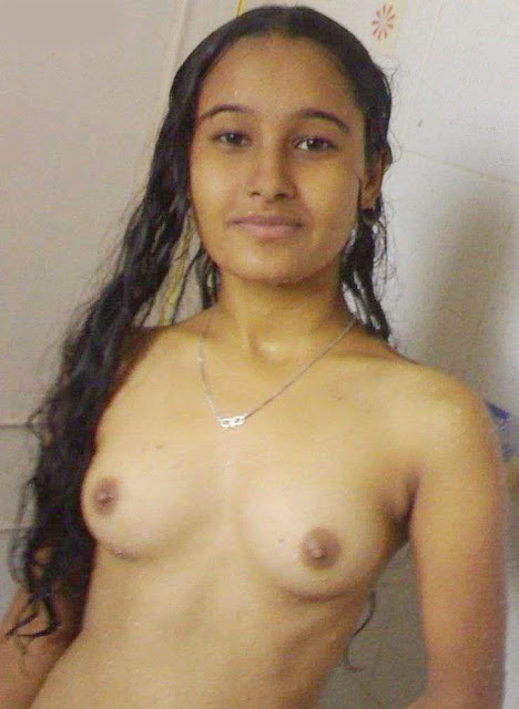Kolkata College Girl Nude Bathing Photos