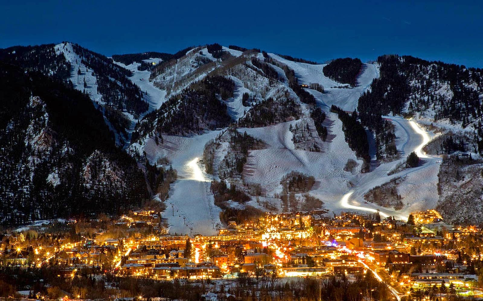 Aspen, Colorado Beautiful Ski Destination Tourist