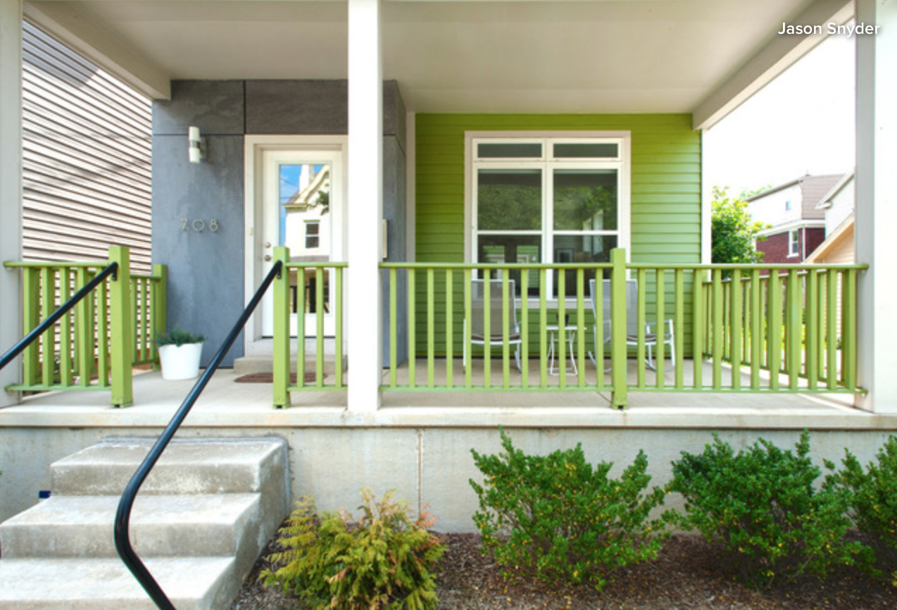 В какой цвет покрасить веранду в частном доме