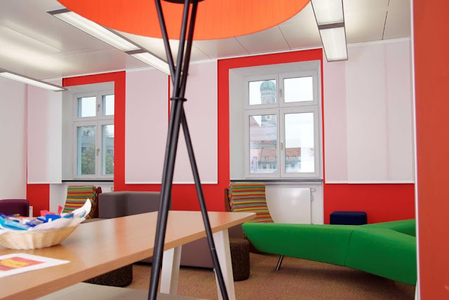 google office munich set yiaitalp google office in munich has been set up beautiful renovated landmark building duke of bavaria ludwig ii lived here the 13th century office interiors most beautiful houses world google office munich set yiaitalp google office in munich has been set up beautiful renovated landmark building duke of bavaria ludwig ii lived here the 13th century office interiors most beautiful houses world
