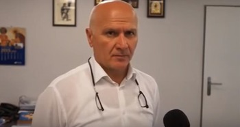 Врач, лечащий выпадение волос К какому врачу обратиться при выпадении волос