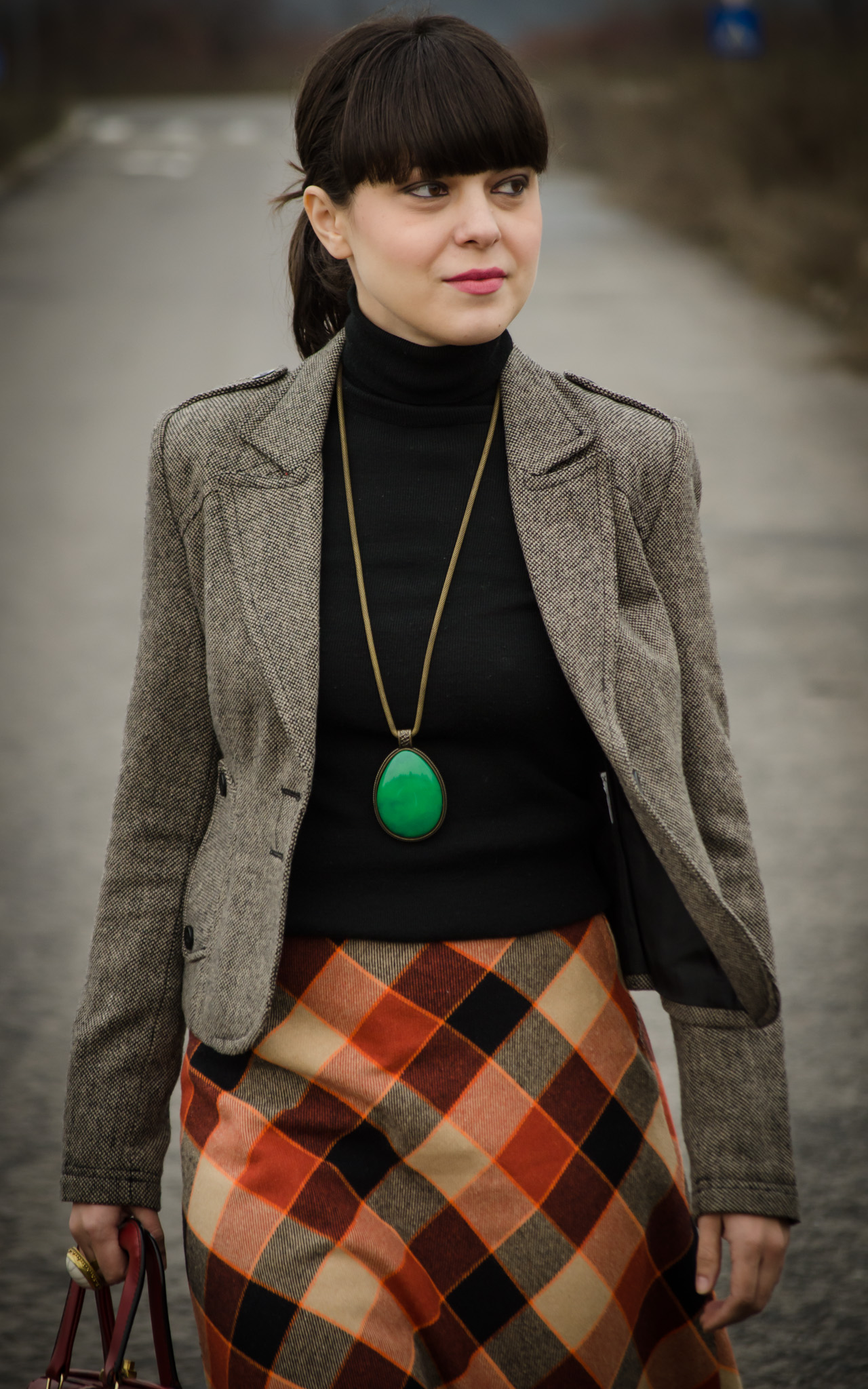 a-line checkers skirt 70s black turtleneck vintage thrifted koton burgundy shoes handbag high heels statement green jewlery necklace