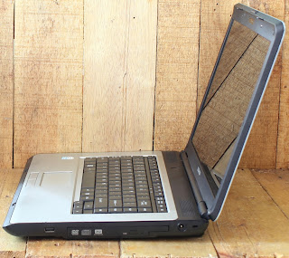 Laptop Bekas - Toshiba Satellite L300